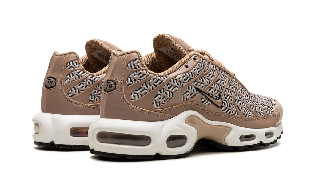 AIR MAX PLUS WMNS "United In Victory" FB2557 200