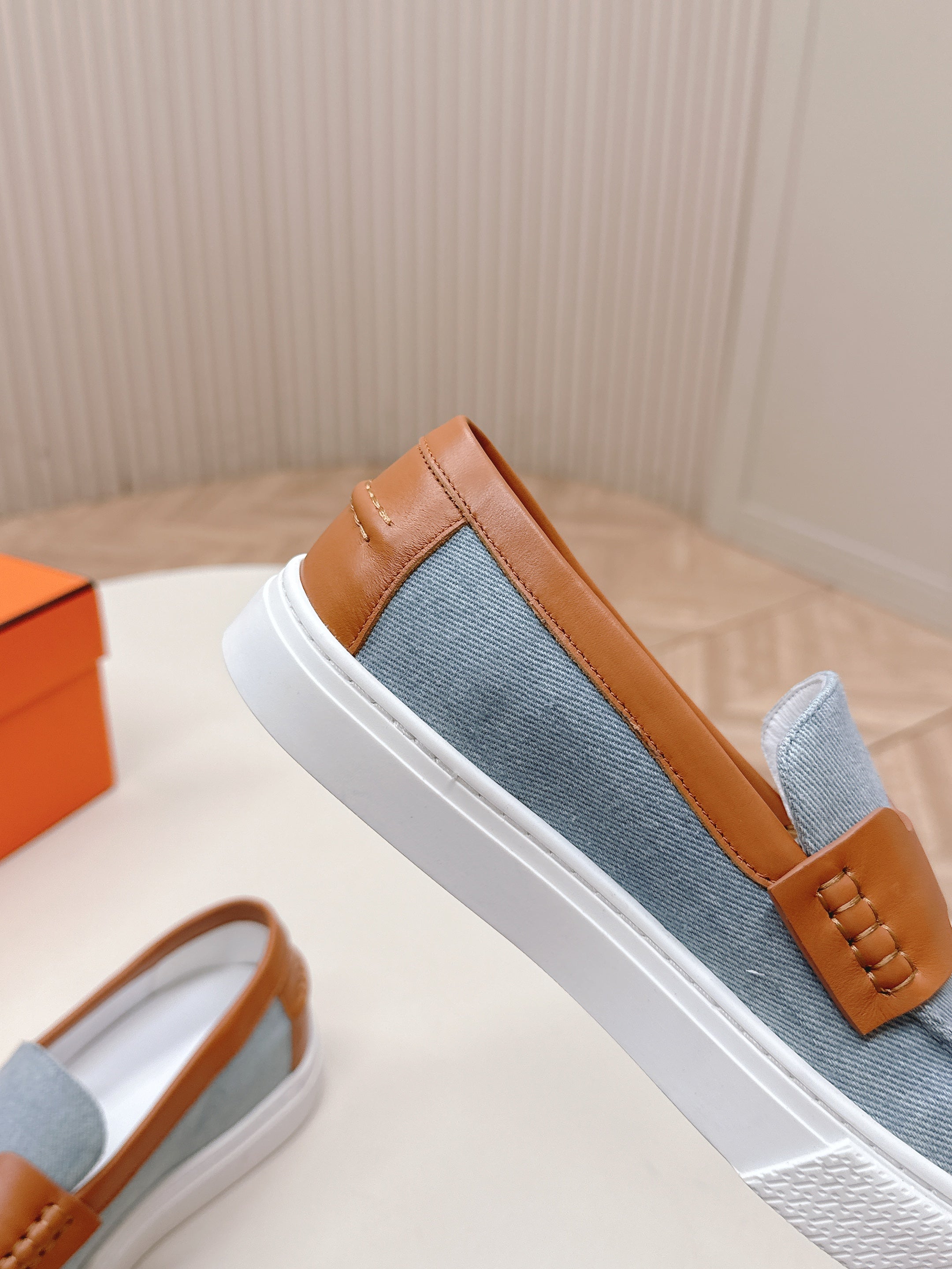 HERMES 25S SLIP-ON IN BLUE DENIM AND BROWN LAMBSKIN