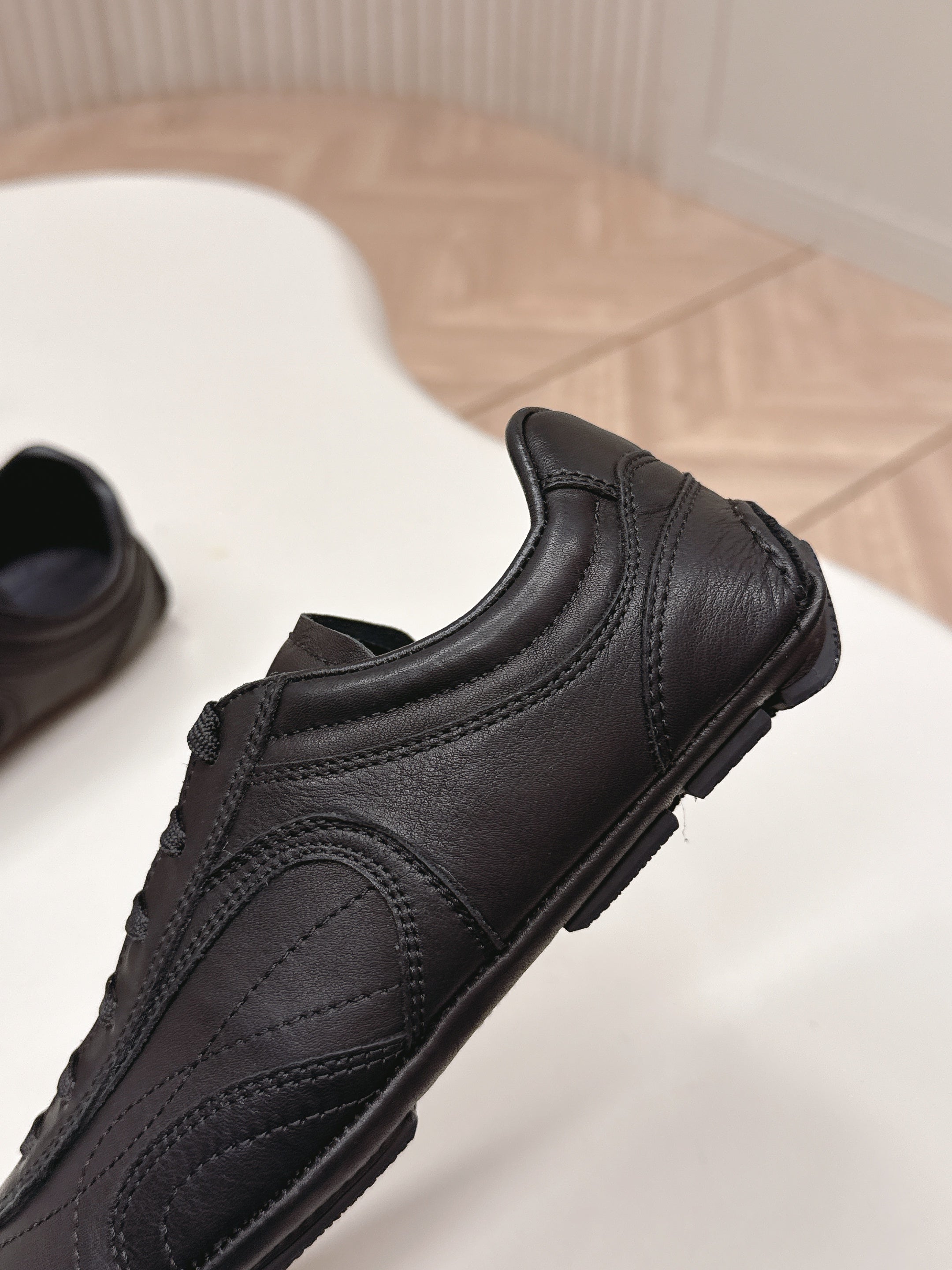 Prada 26ss German Training Black Glossy Leather 644220