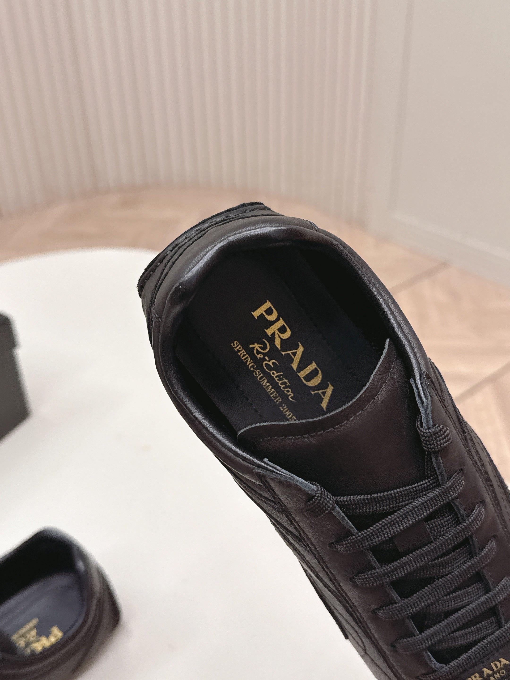 Prada 26ss German Training Black Glossy Leather 644220
