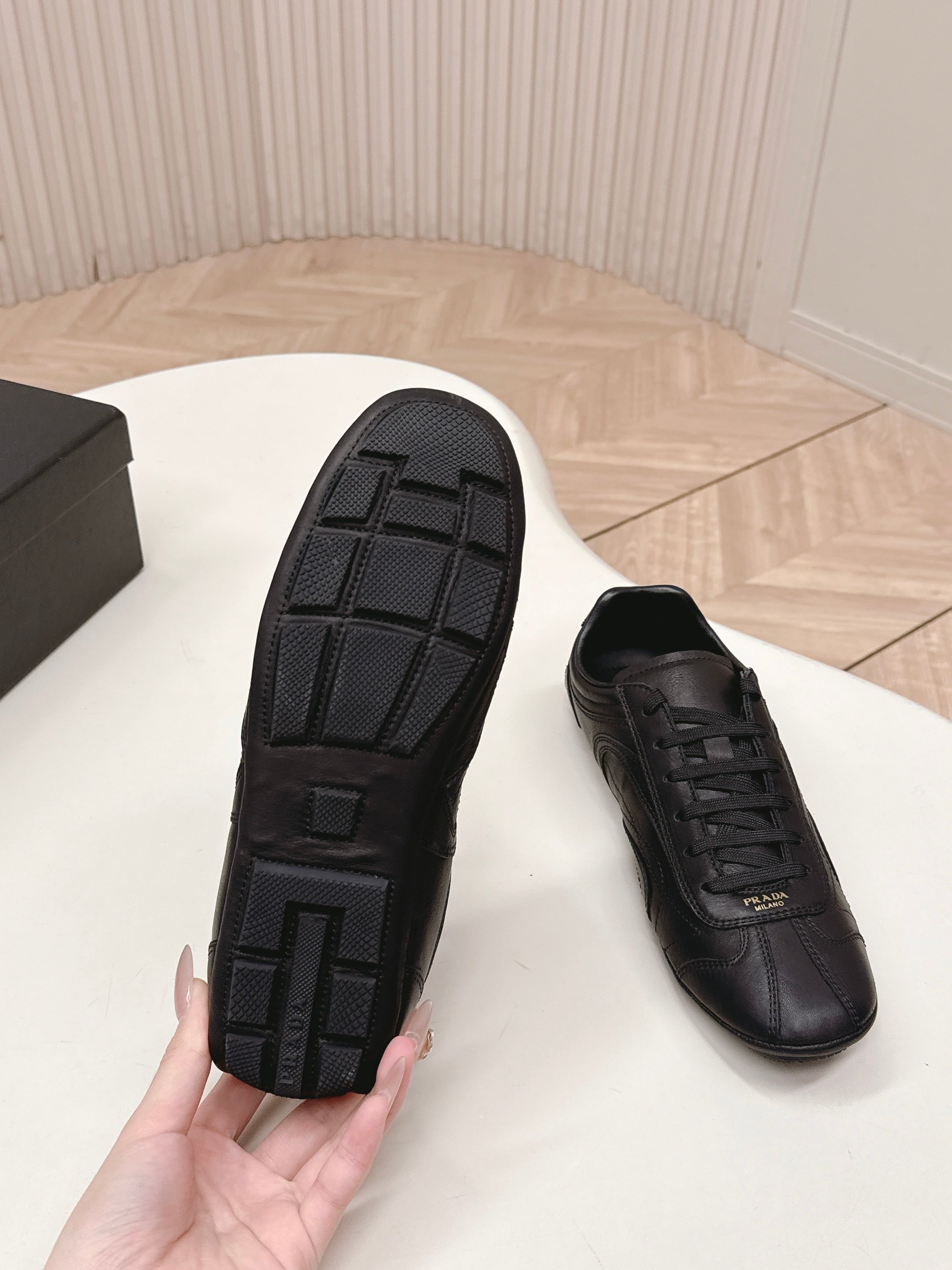 Prada 26ss German Training Black Glossy Leather 644220