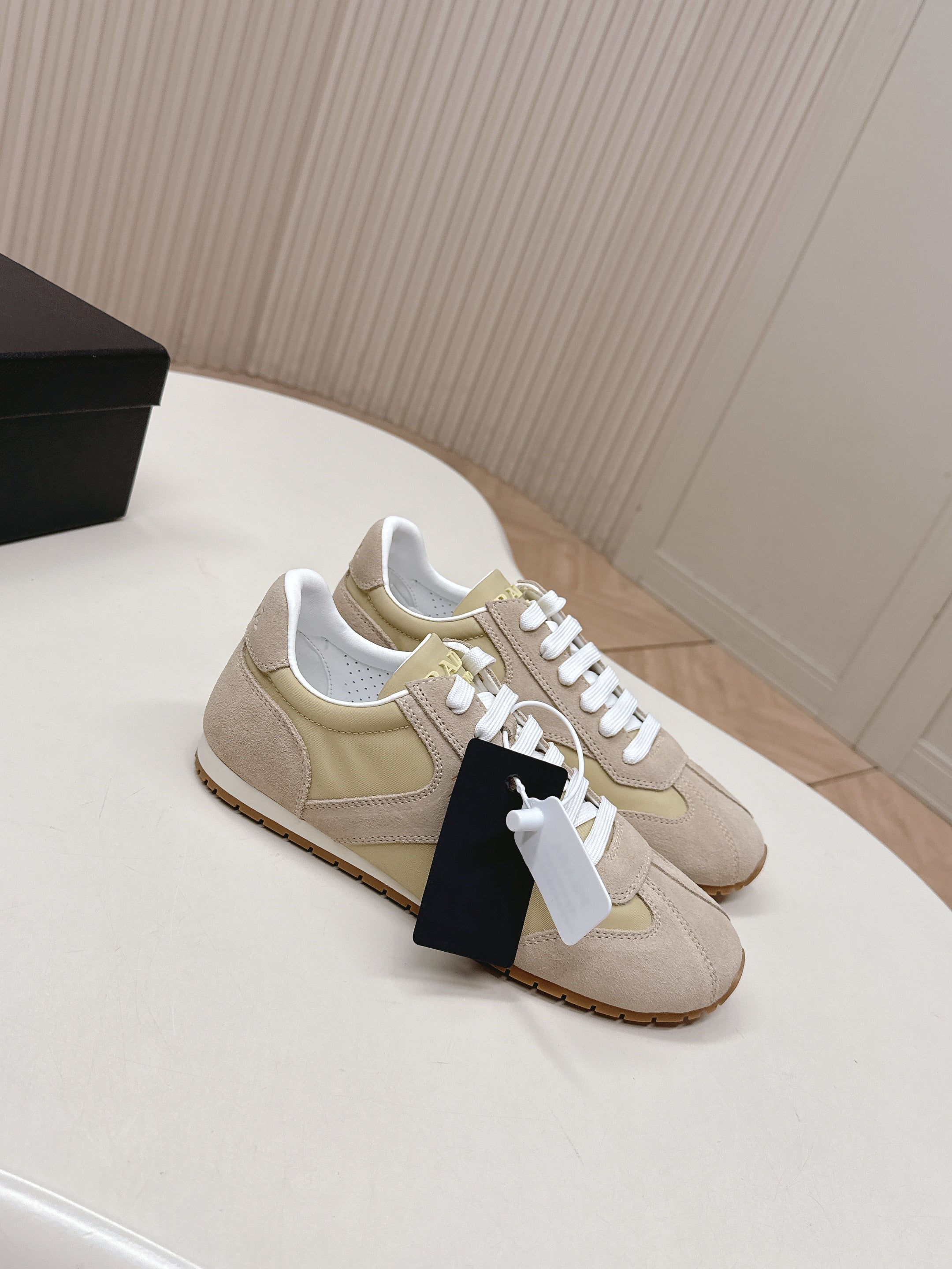 Prada 26ss German Training Khahi Suede Leather 644226