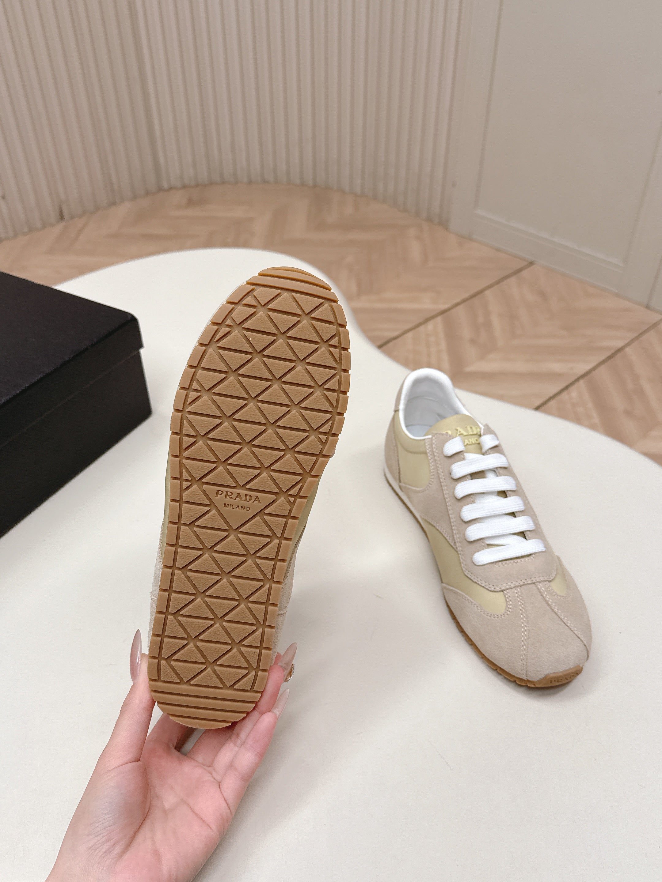 Prada 26ss German Training Khahi Suede Leather 644226