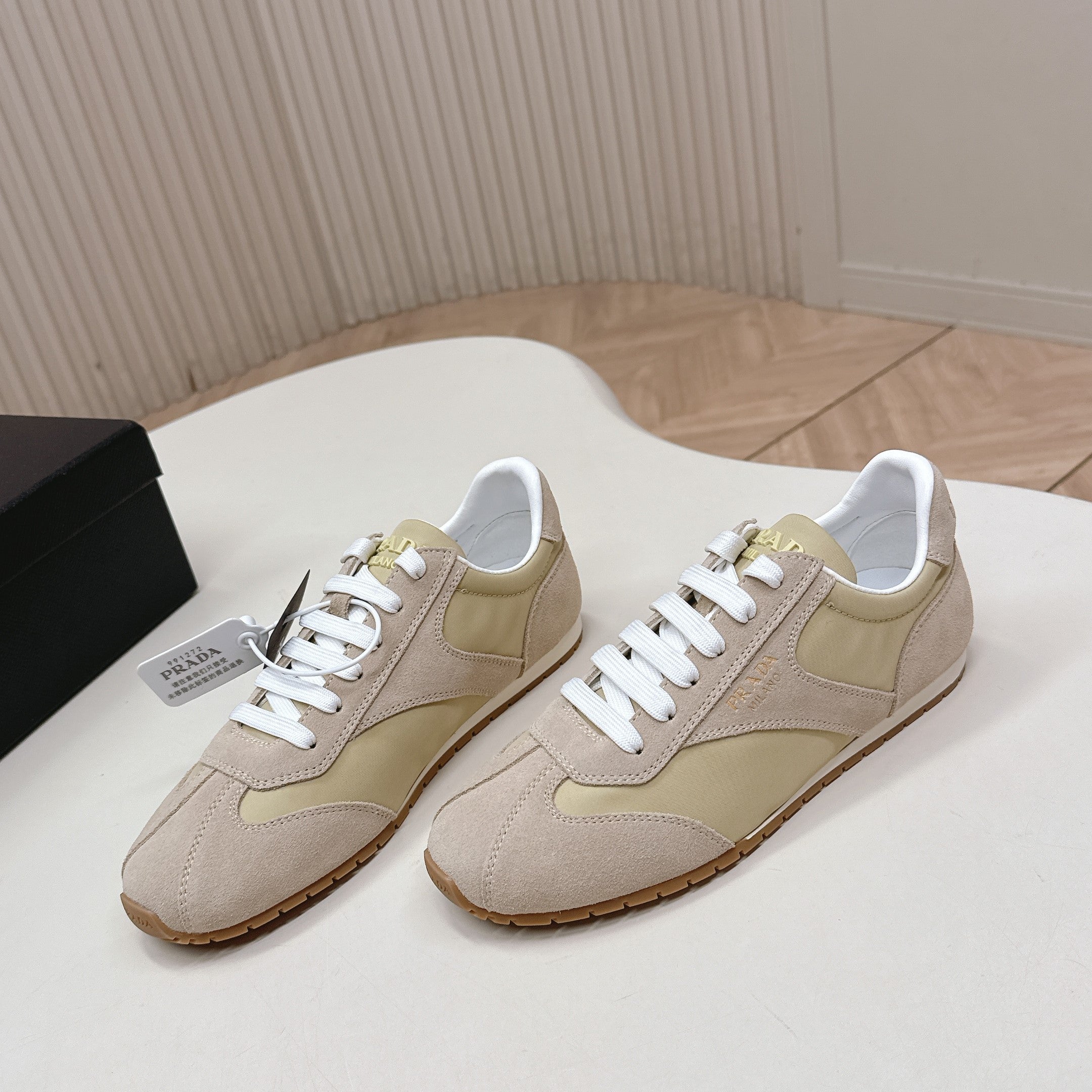 Prada 26ss German Training Khahi Suede Leather 644226