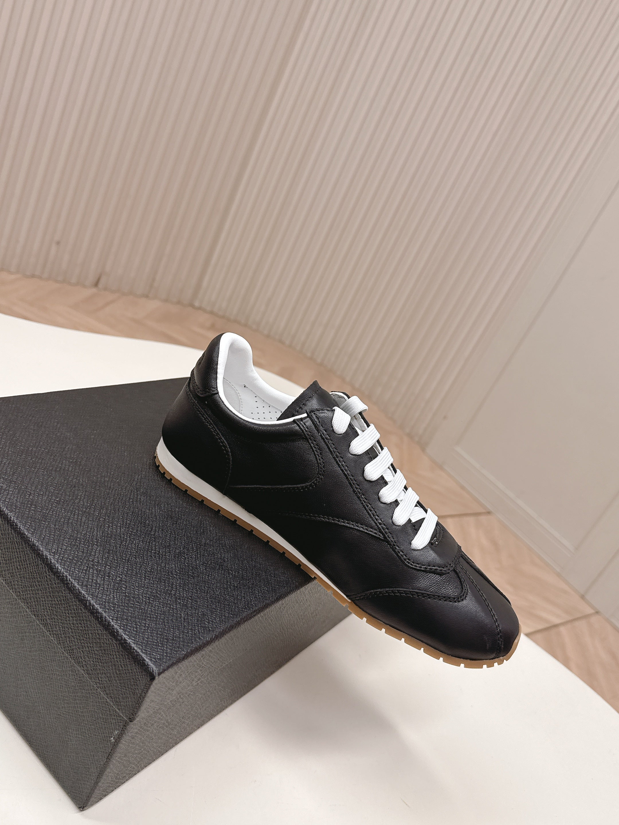 Prada 26ss German Training Black Leather 644228