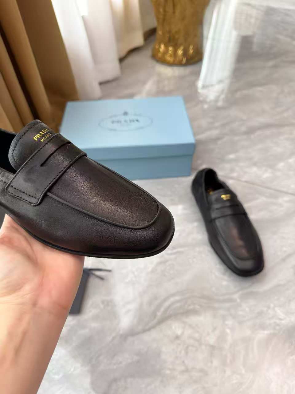 Prada 25SS Casual Elastic Loafers Black Distressed Calfskin 564183