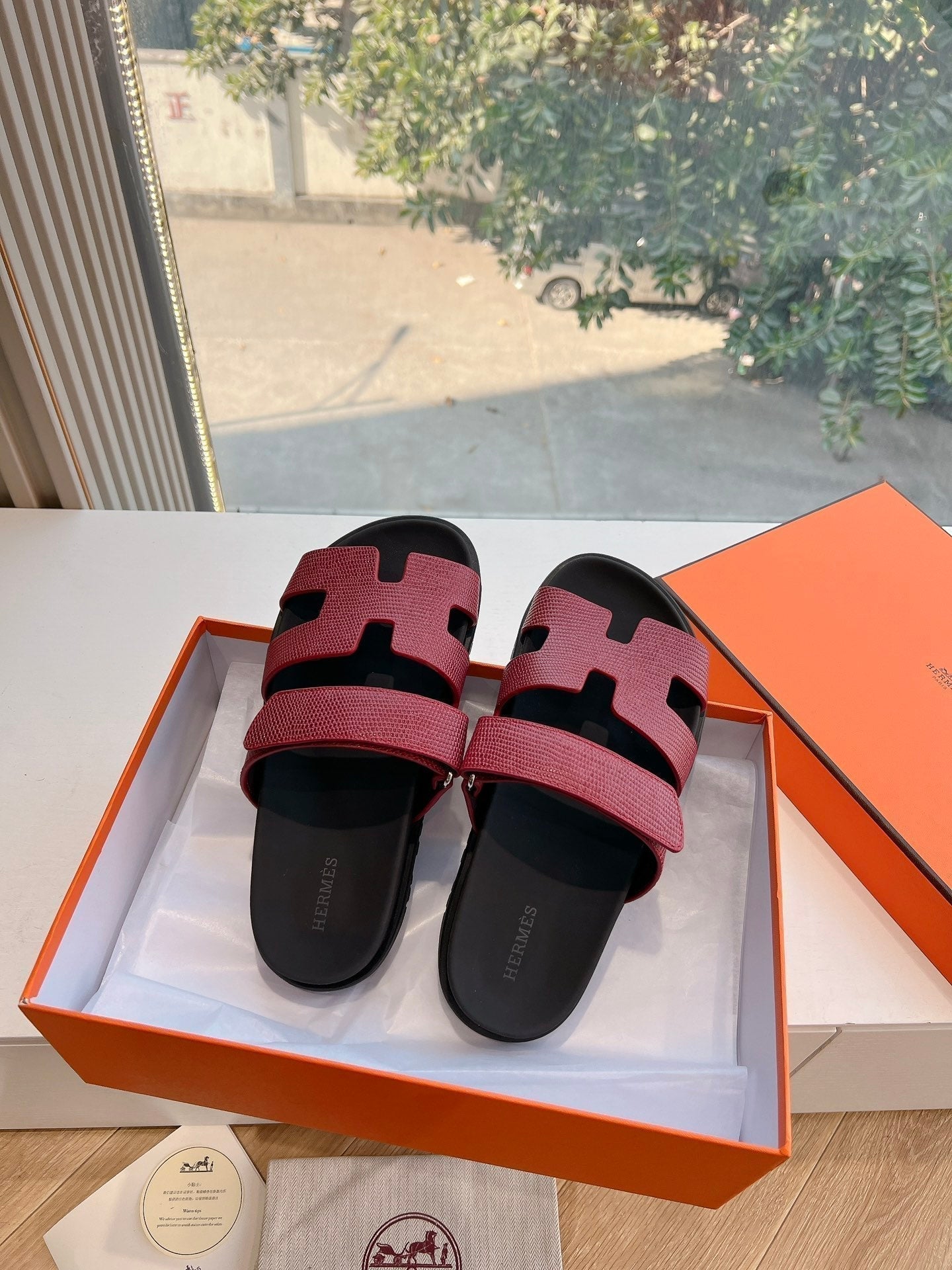 HERMES CHYPRE SANDAL IN CURRANT RED SHINY GRAINED CALFSKIN