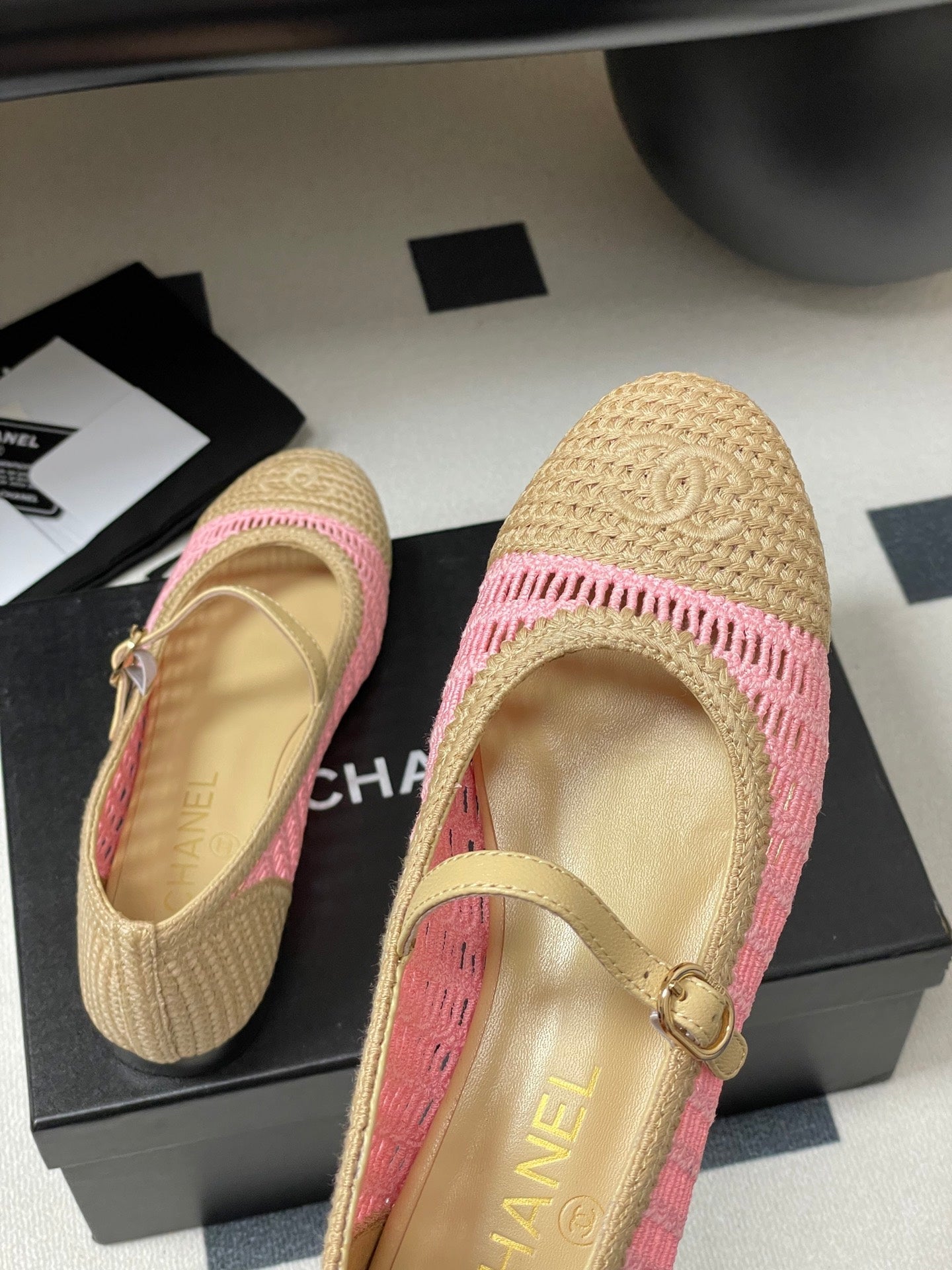 CHANEL BALLET MARY JANE 10MM IN NATURAL BEIGE AND PINK RAFFIA