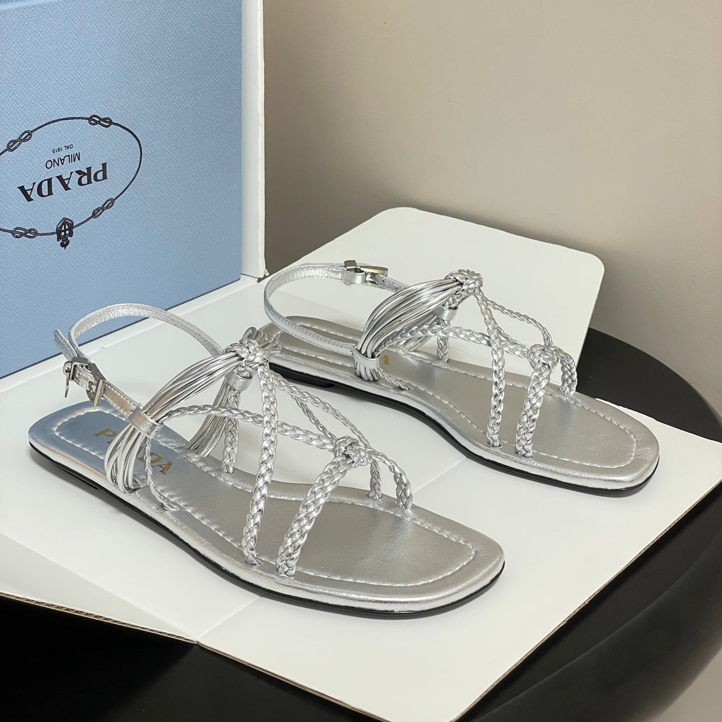 Pra Strappy Flat Sandals Sliver Sheepskin 834810