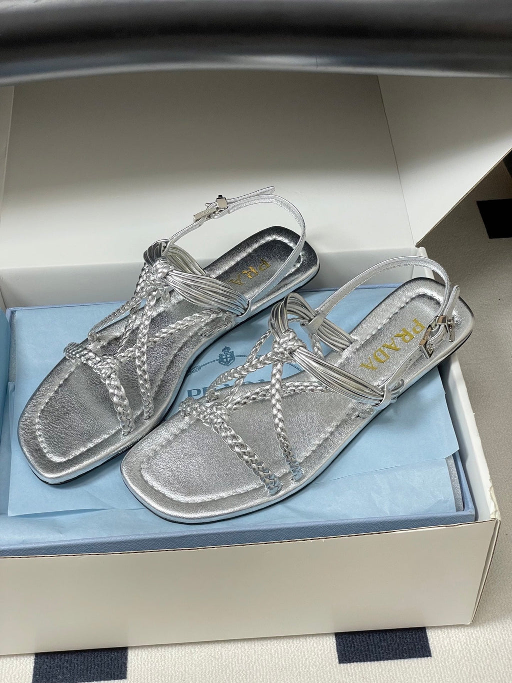 Pra Strappy Flat Sandals Sliver Sheepskin 834810