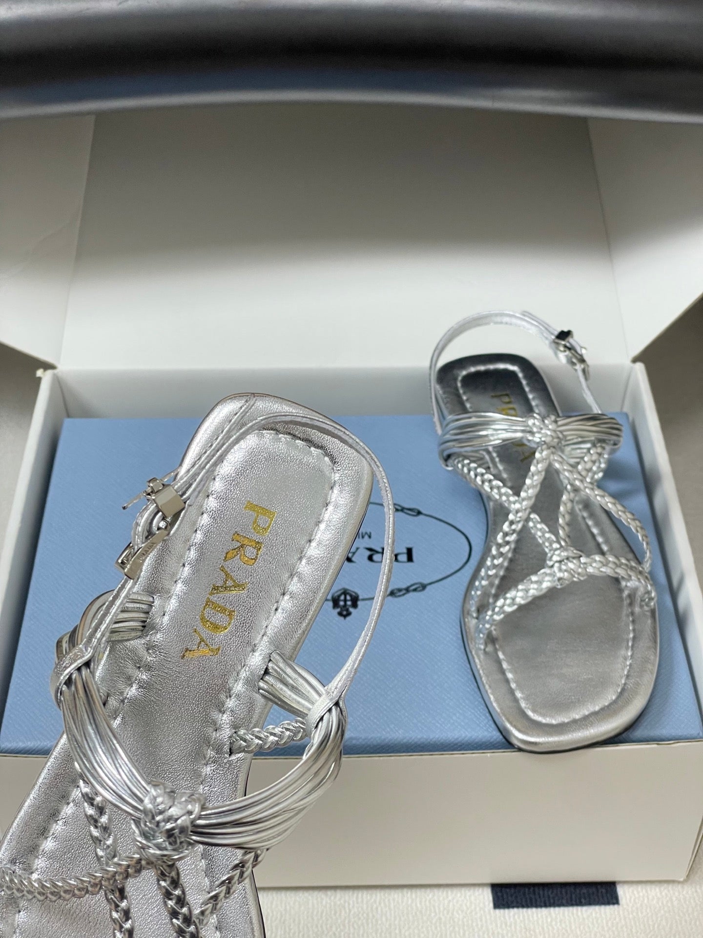 Pra Strappy Flat Sandals Sliver Sheepskin 834810