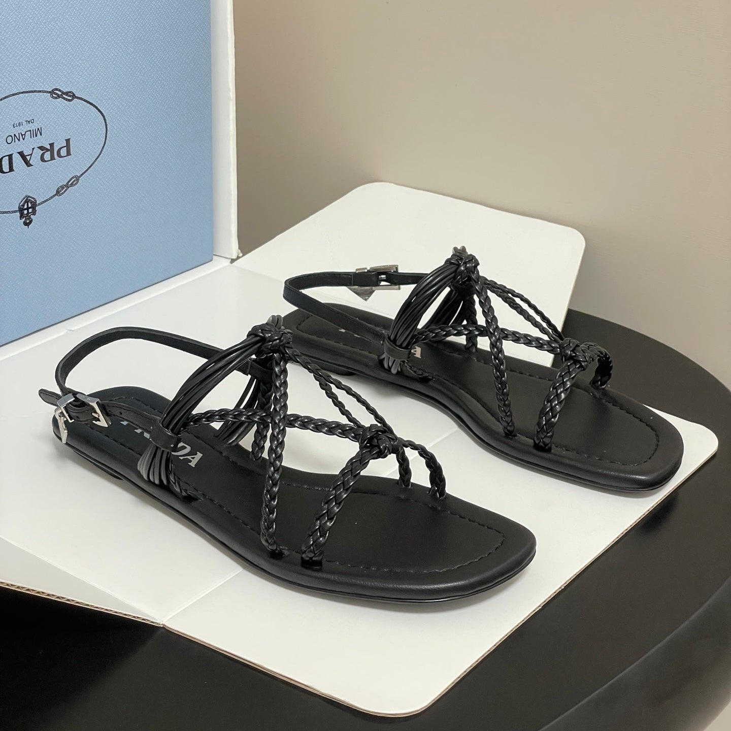 Pra Strappy Flat Sandals Black Sheepskin 834811