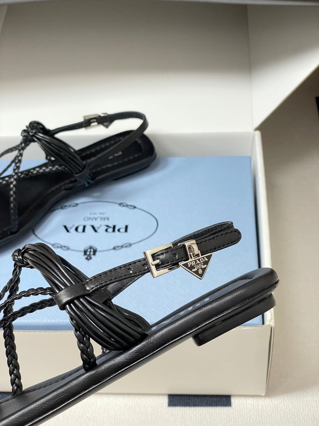 Pra Strappy Flat Sandals Black Sheepskin 834811