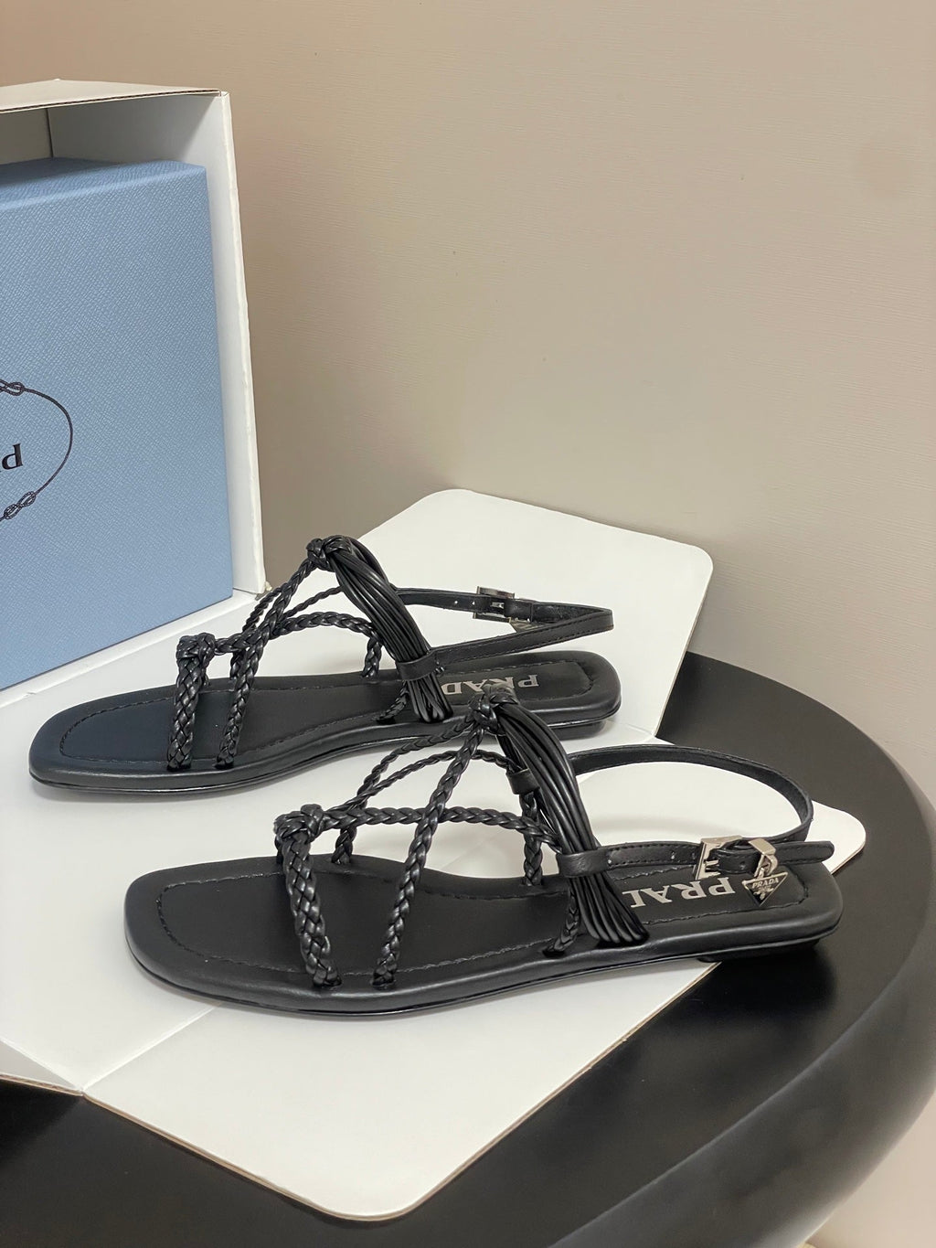 Pra Strappy Flat Sandals Black Sheepskin 834811