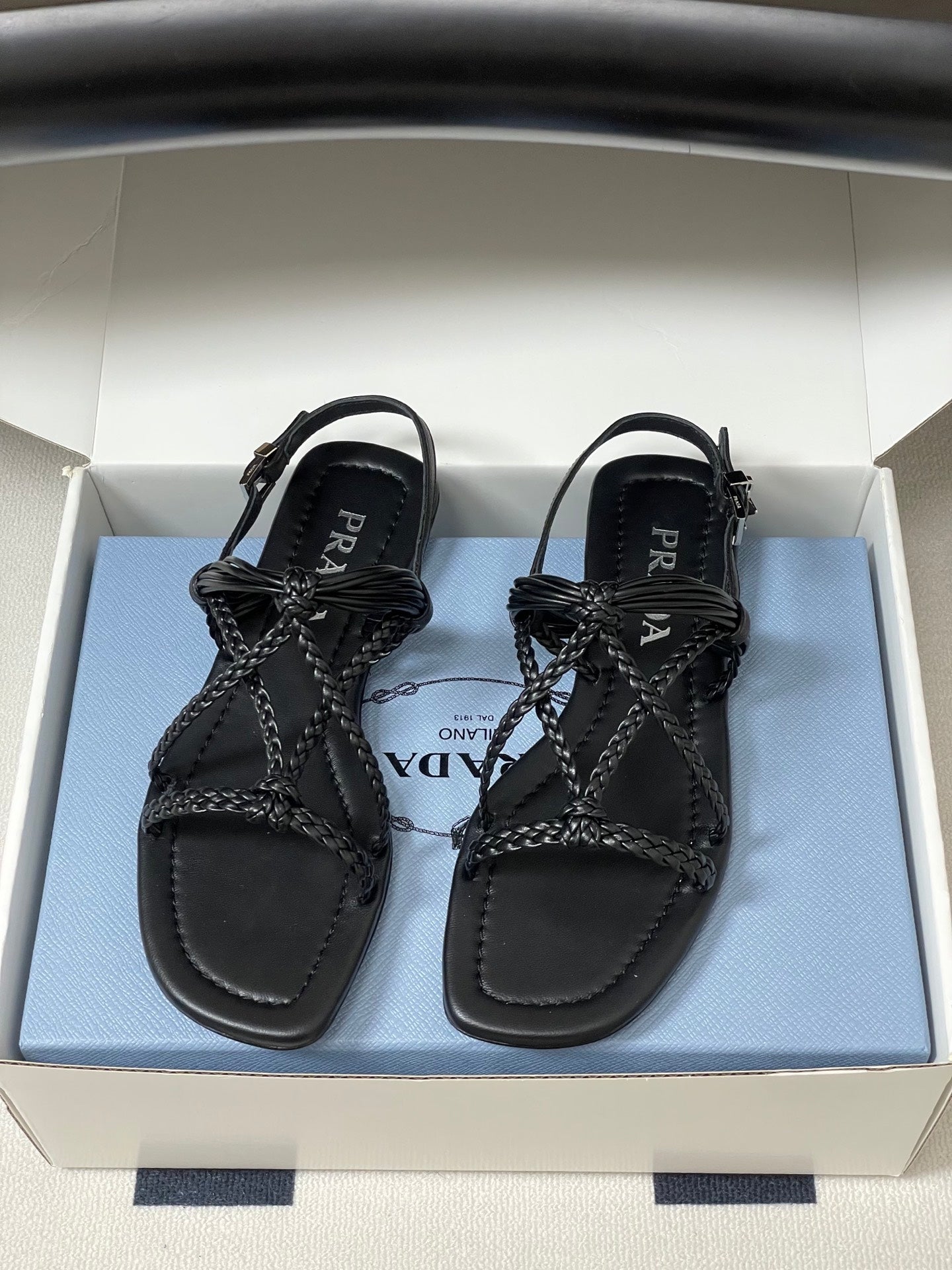 Pra Strappy Flat Sandals Black Sheepskin 834811