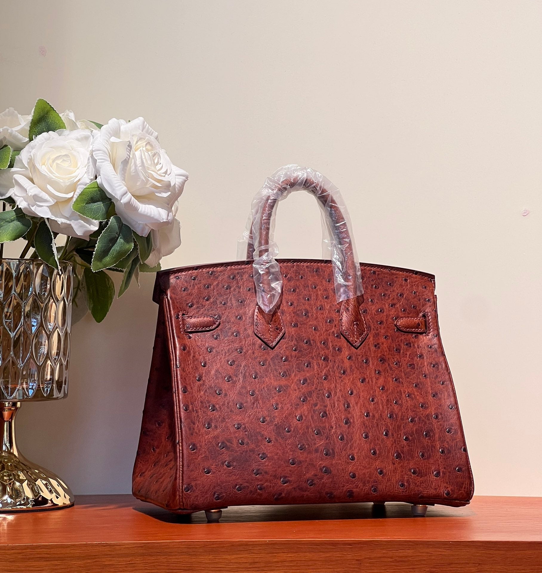 HERMES KELLY SELLIER 25 BAG IN BERRY RED OSTRICH LEATHER WITH GOLD HARDWARE