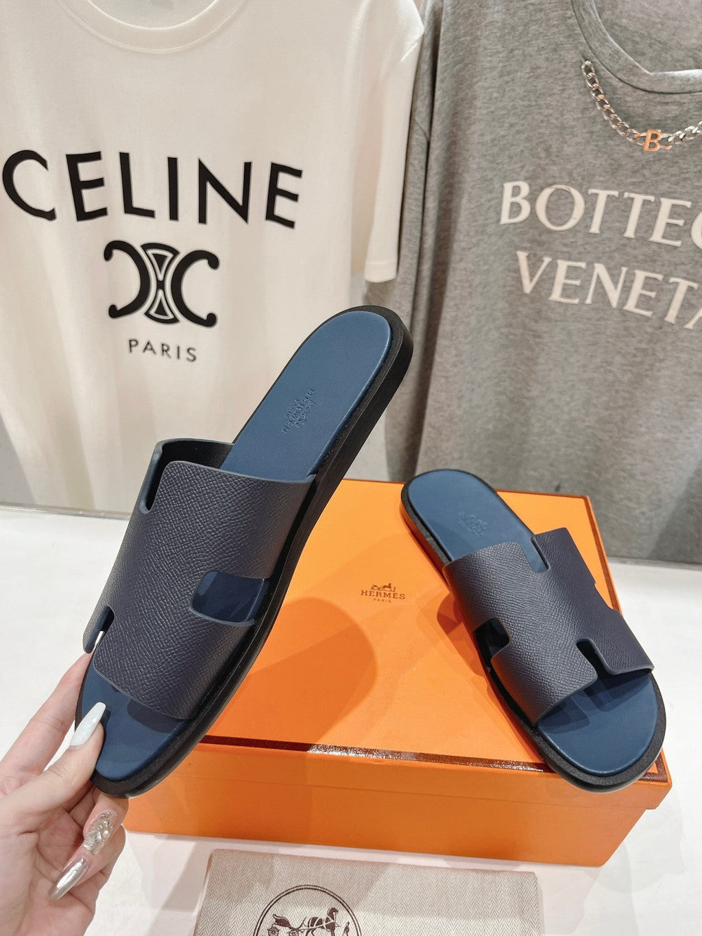 HERMES IZMIR SANDAL BERRY LAMBSKIN