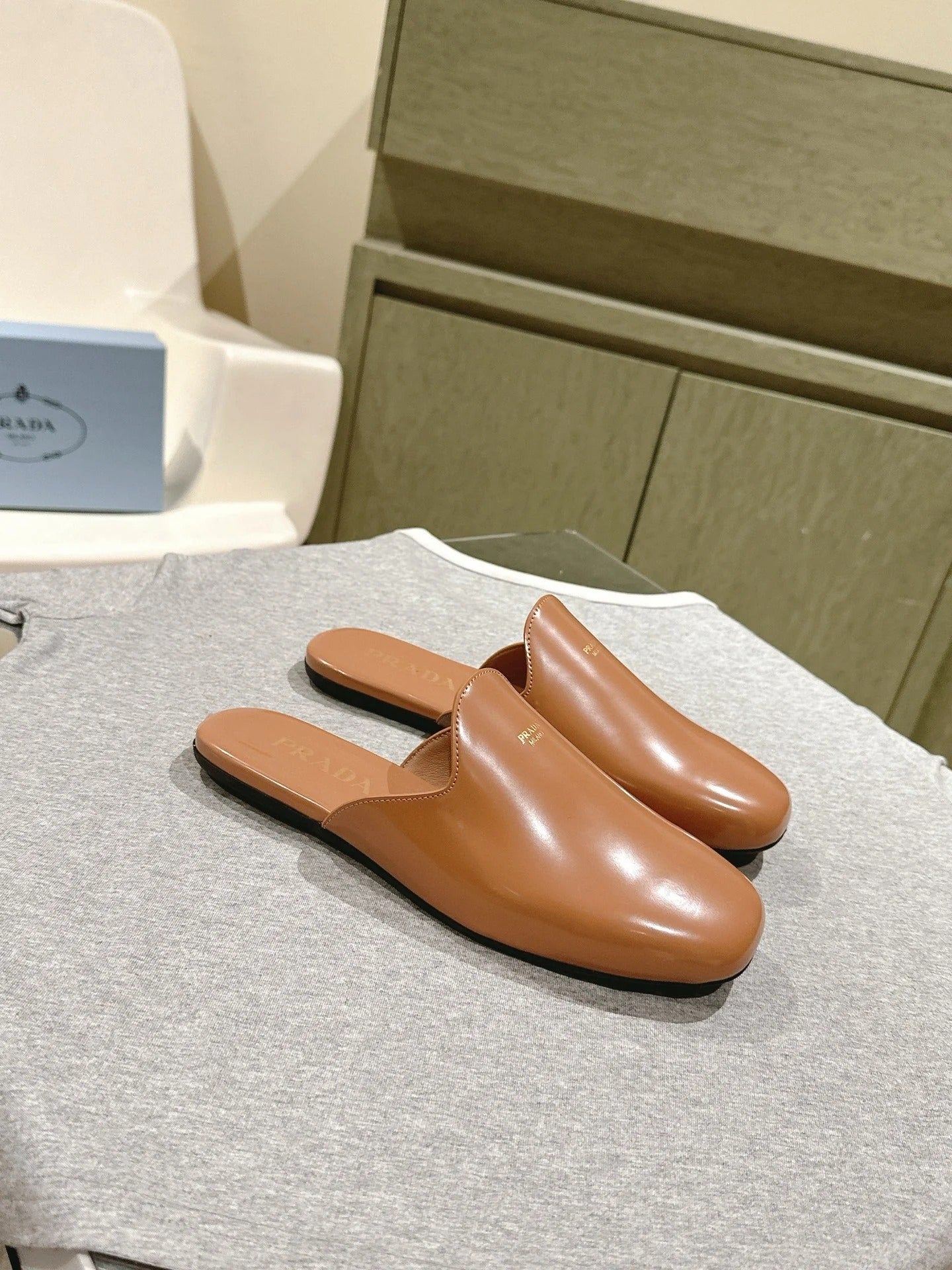 PRA 2026S Flats Mule Tan Brown Patent Leather 657679