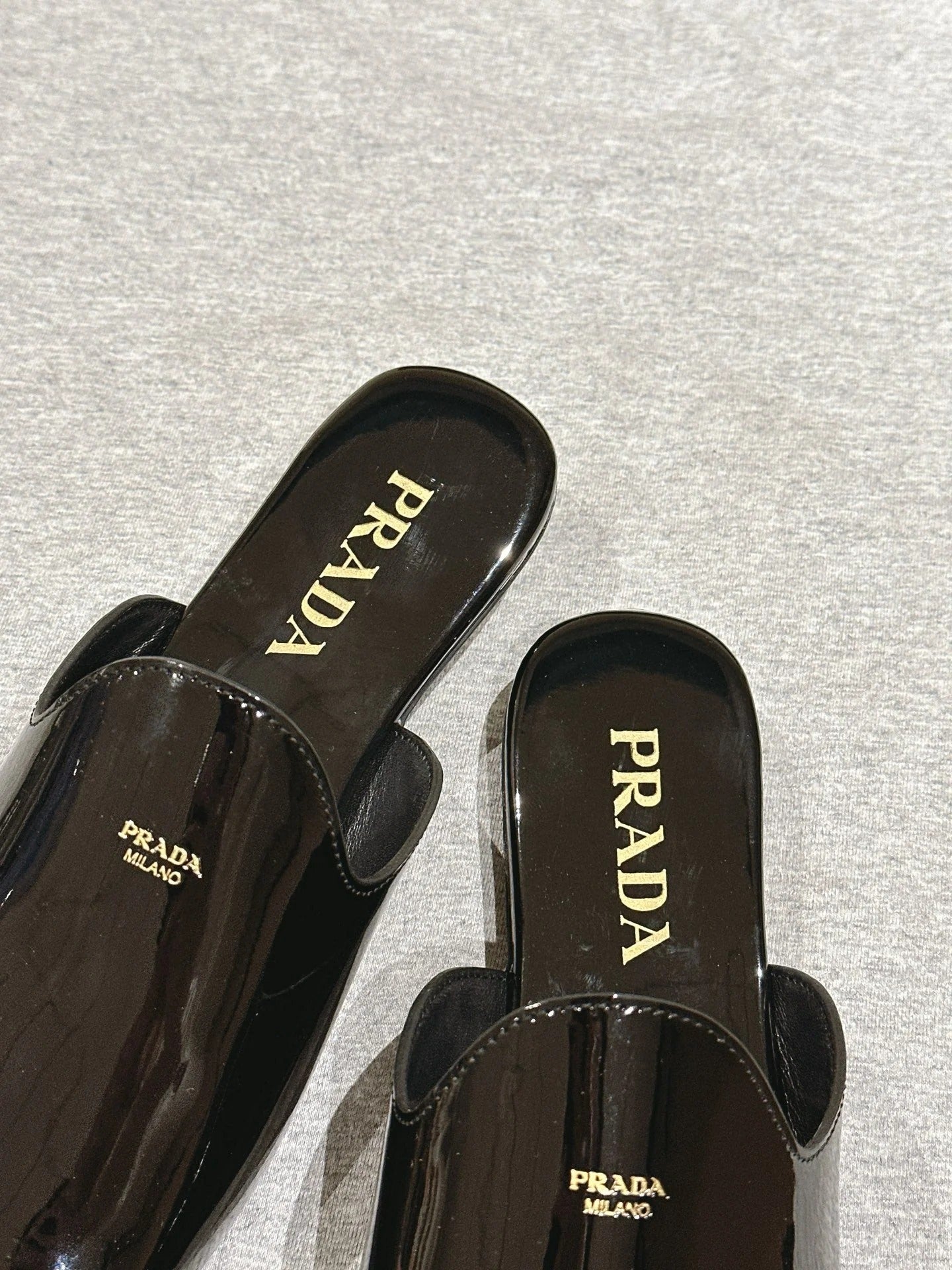 PRA 2026S Flats Mule Black Patent Leather 657680