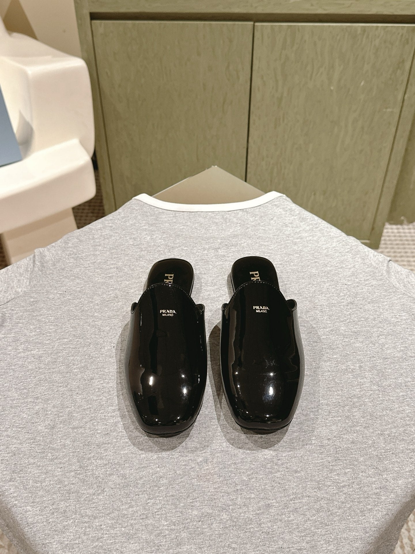 PRA 2026S Flats Mule Black Patent Leather 657680