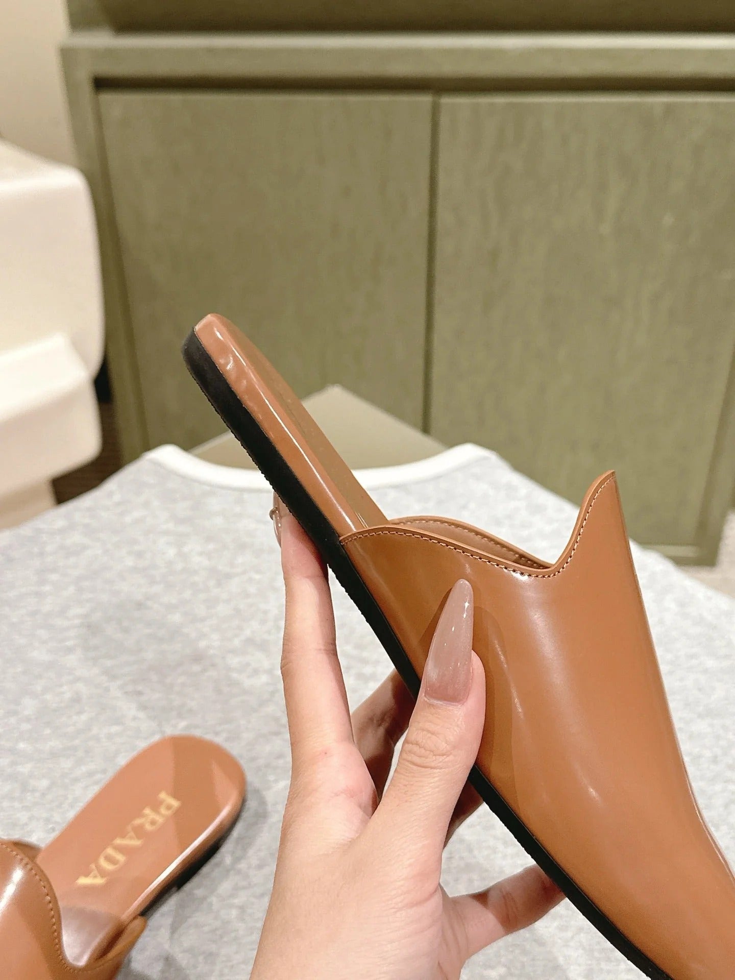 PRA 2026S Flats Mule Tan Brown Patent Leather 657679
