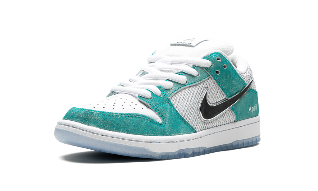 SB Dunk Low Pro QS "April Skateboards" FD2562 400