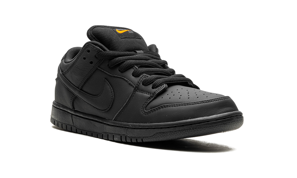 SB Dunk "Triple Black" FJ1674 001
