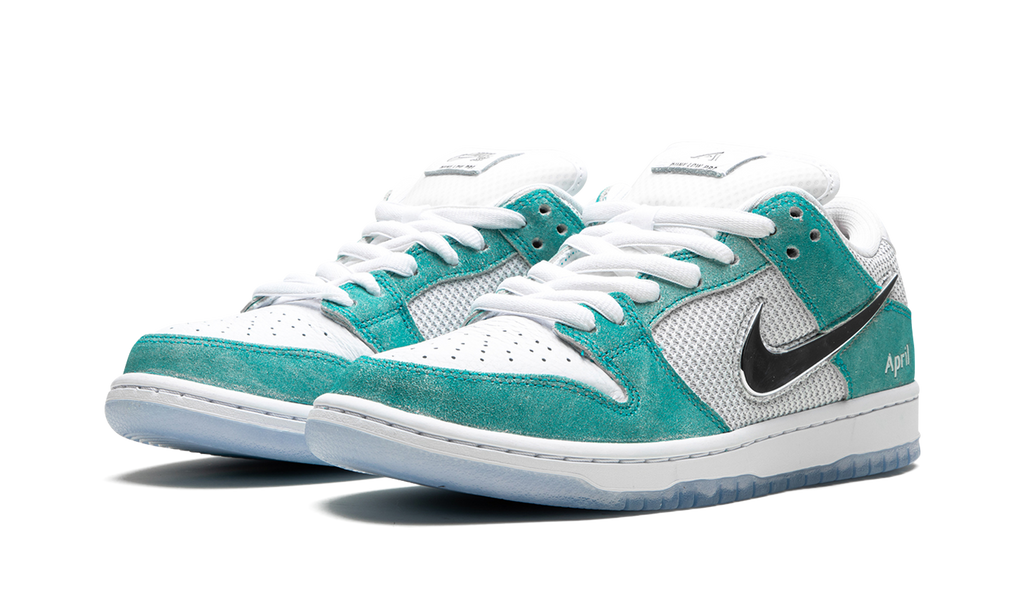 SB Dunk Low Pro QS "April Skateboards" FD2562 400